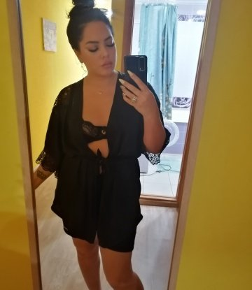 Со мной ты окунешься в мир страсти и наслаждения.💋 Я знаю, как разбудить в тебе все самые сокровенные желания и осуществить их!💥 Я опытная и нежная, всегда готова подарить тебе незабываемый опыт. У меня есть огромный выбор услуг - от классического секса до экспериментов в постели.🔥 Возможно, тебе будет интересно узнать, что мои клиенты обожают мои медовые губы и стройные ножки.🍯💃 Я живу в Москве, готова принять тебя в своей уютной квартире или приехать к тебе. Посмотри мои фото и не упусти шанс испытать незабываемый вечер со мной!💫 Олеся